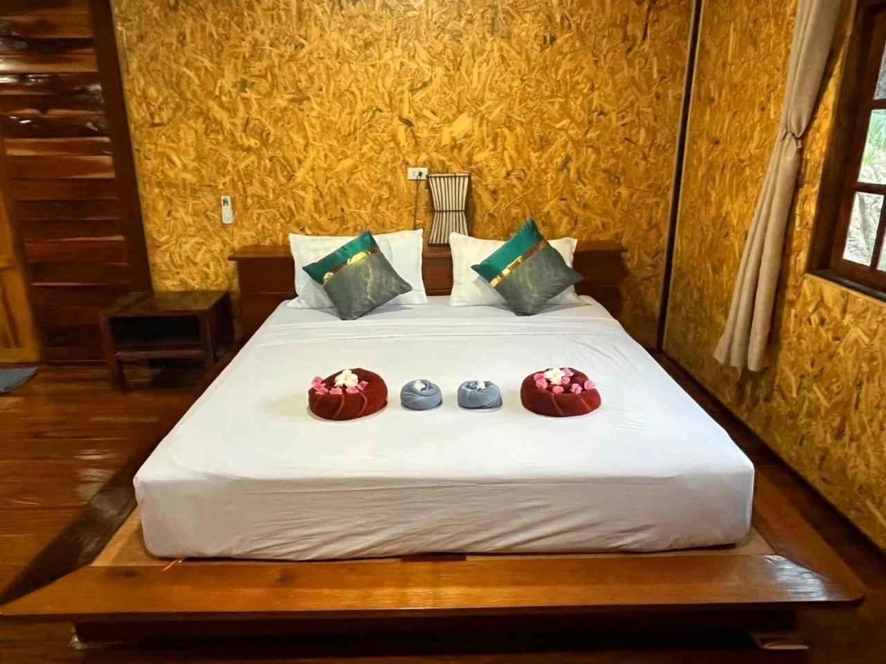 Koh Jum Home Stay Bagian luar foto